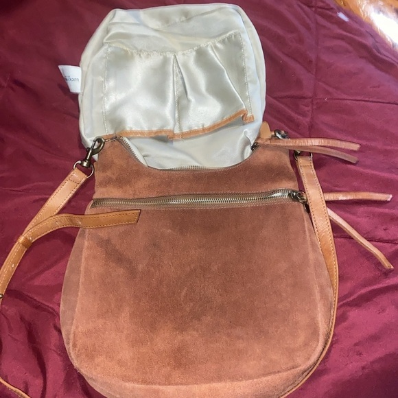 100% LEATHER LUCKY BRAND CROSSBODY/SHOULDER BAG CAMEL COLOR LIKE NEW CONDITION - Picture 4 of 9